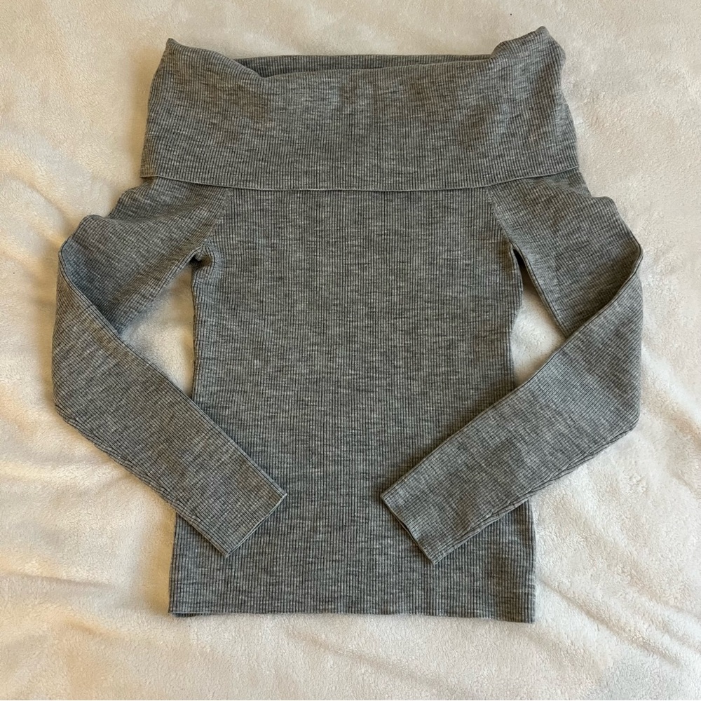 Aritzia Wilfred Croquis Off the Shoulder Light Gray Ribbed Knit Sweater